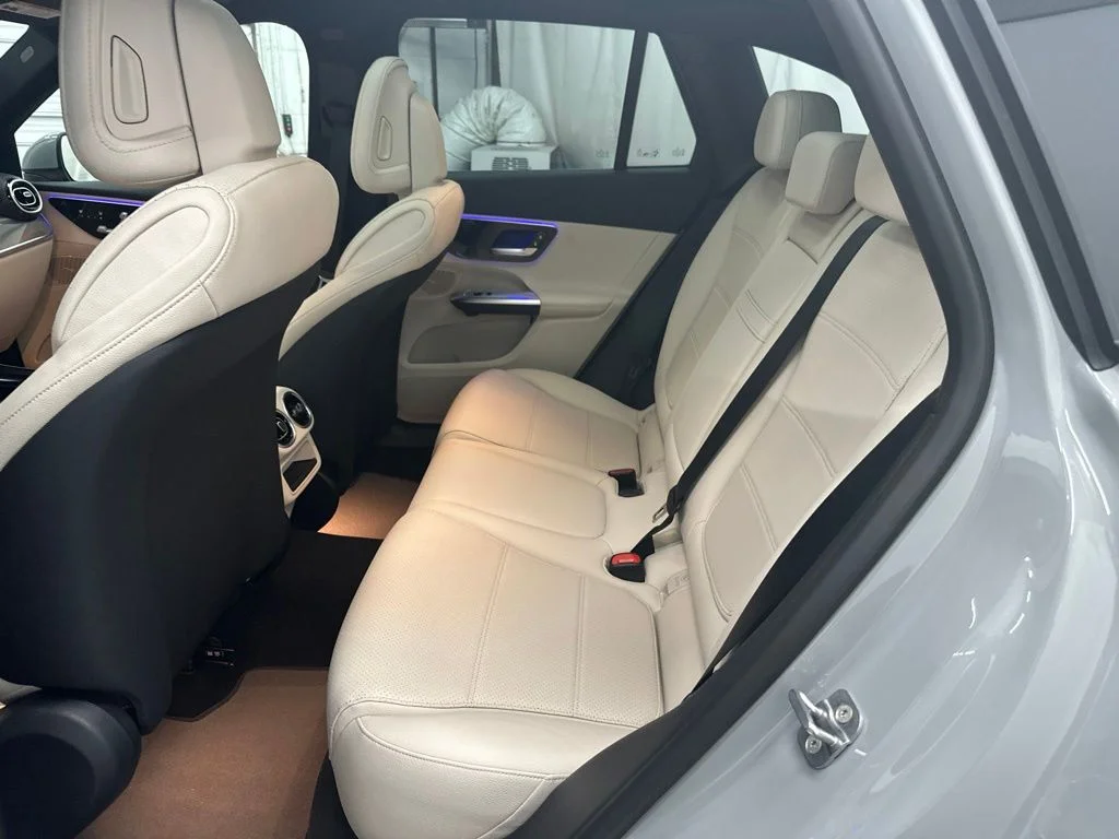 New 2027 White Mercedes-Benz GLC 300 image 23