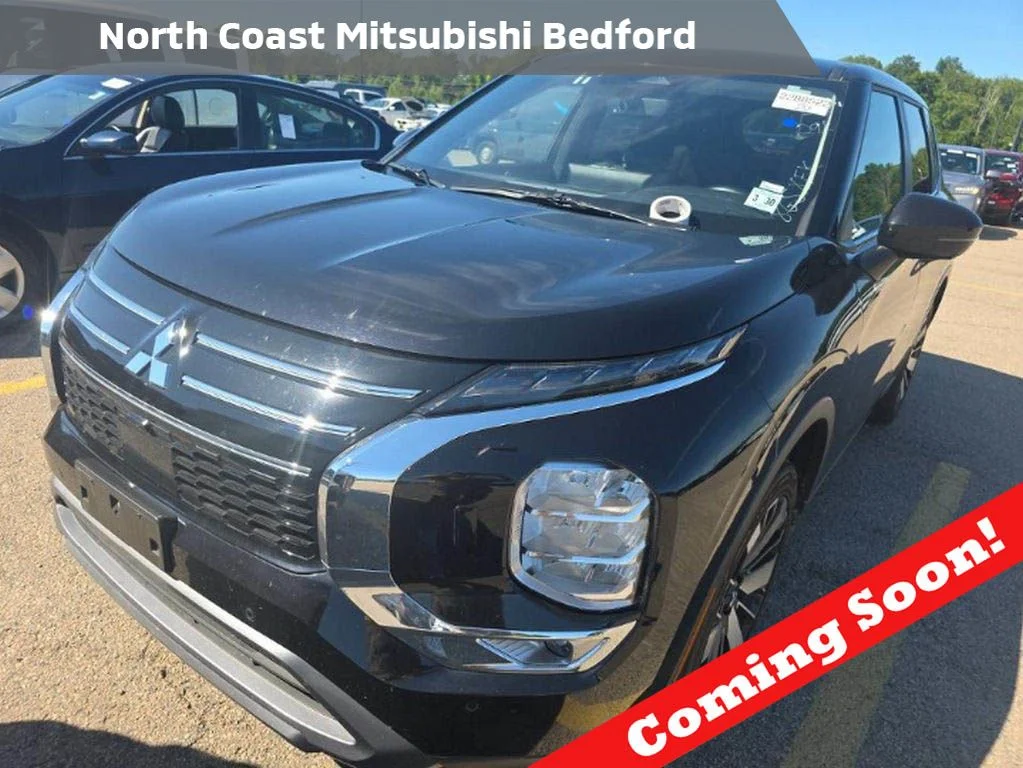 Used 2025 Black Mitsubishi SE image 1