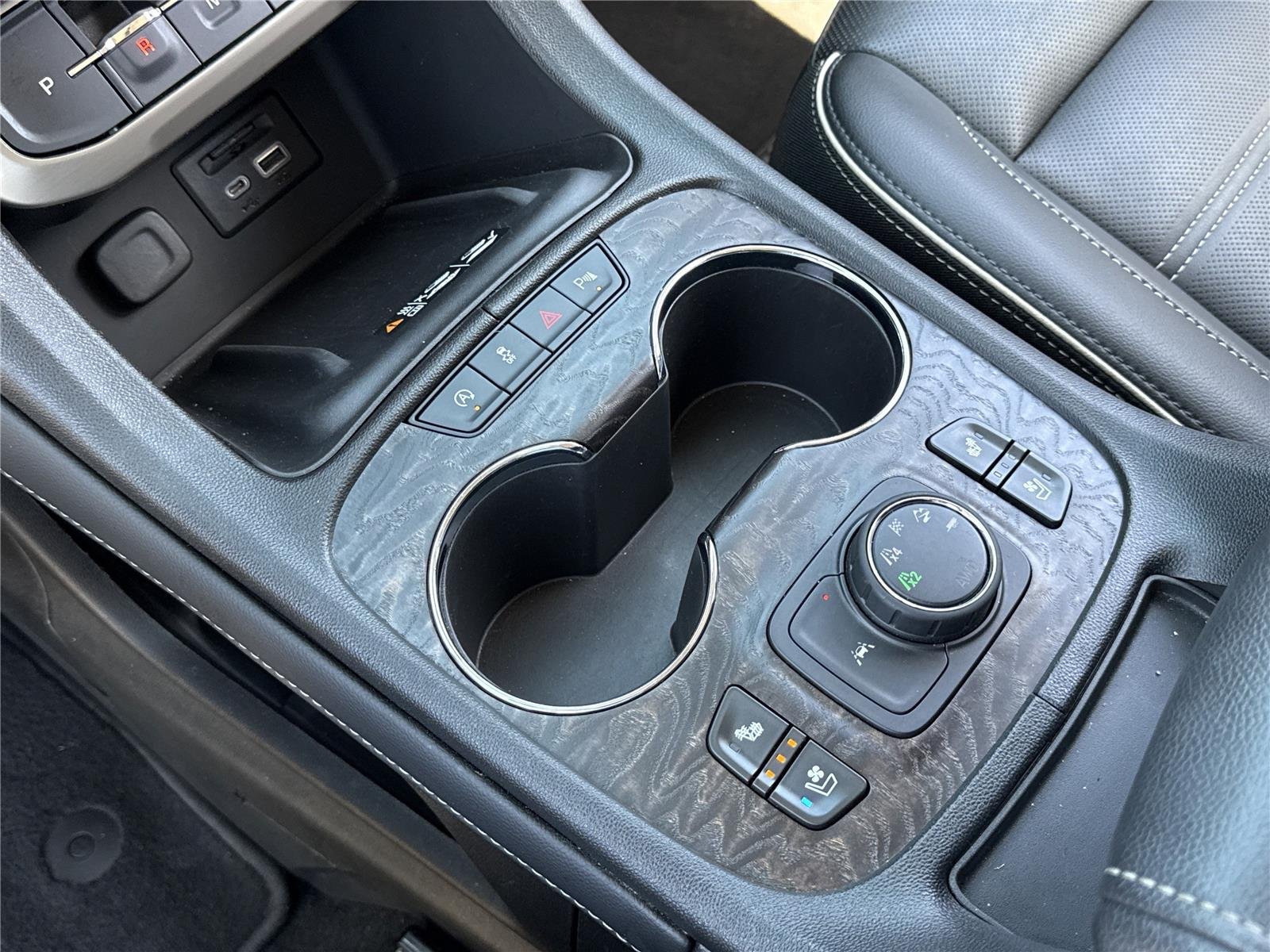 Used 2023 White Frost Tricoat GMC Denali image 12