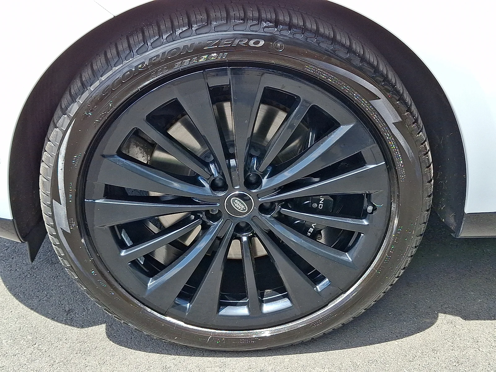 Certified Used 2023 Fuji White - 1AA Land Rover Autobiography image 9