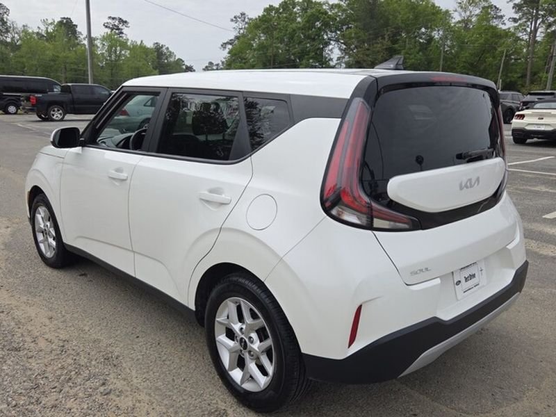 Used 2023 Snow White Pearl Kia LX image 11