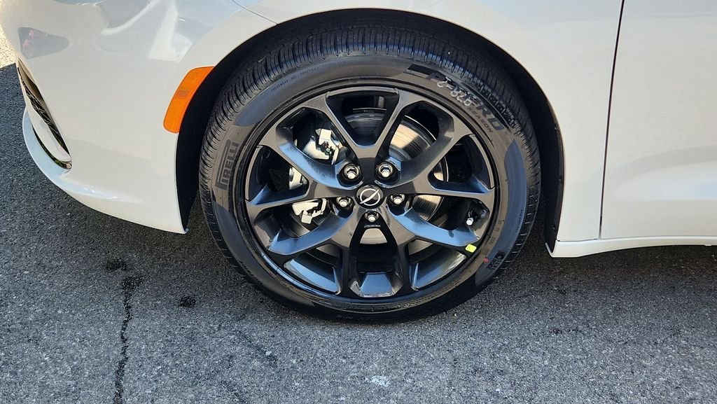 2026 Chrysler Pacifica Limited - Photo 17