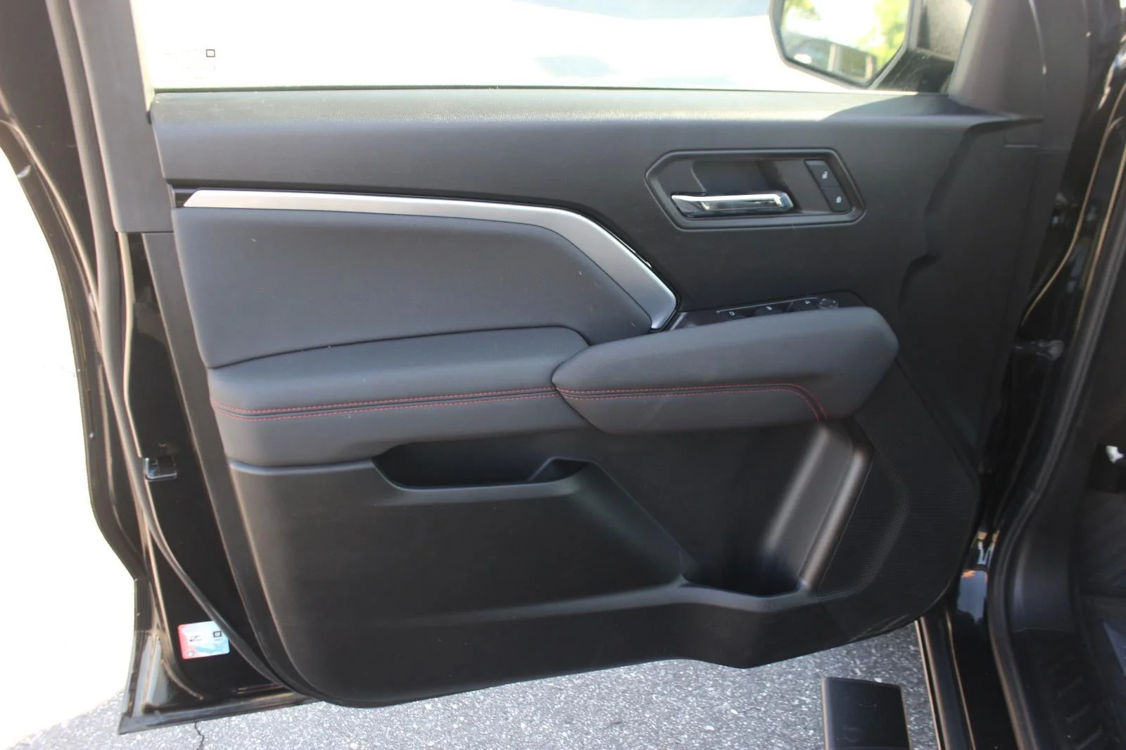 Used 2024 Black Chevrolet Z71 image 11