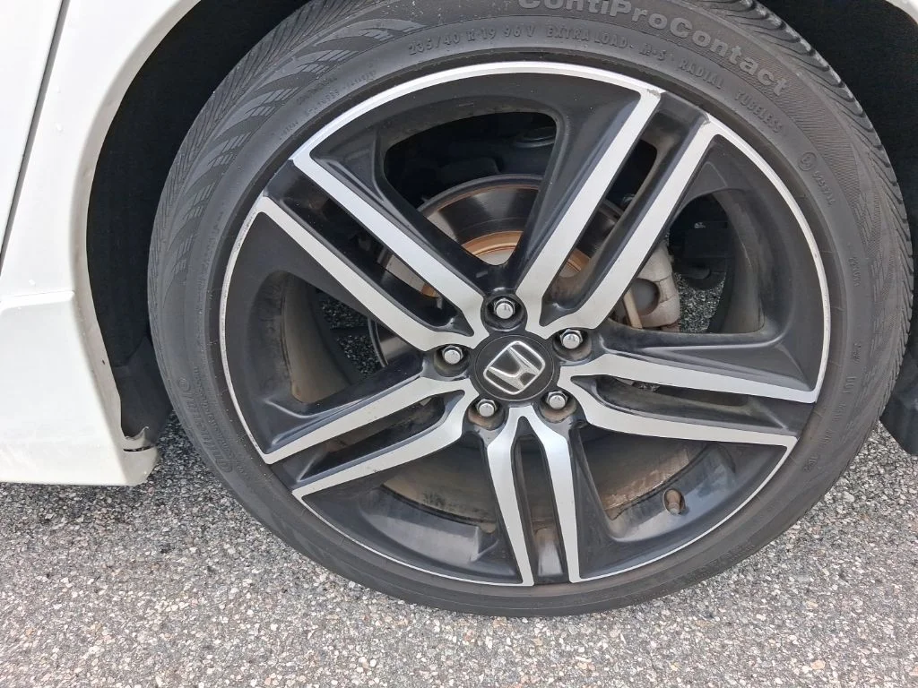 Used 2016  Honda Sport image 12