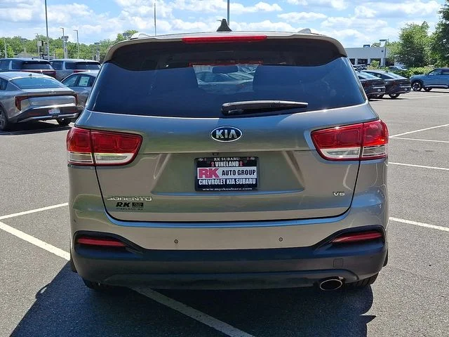 Used 2016 Silver Kia LX image 6