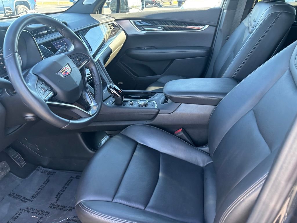 Used 2023  Cadillac Premium Luxury image 12