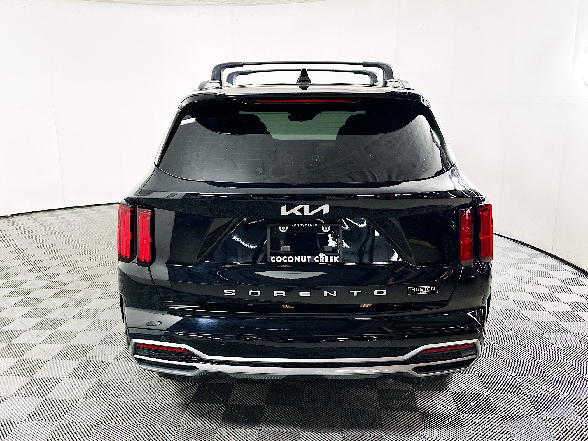 Used 2022 Ebony Black Kia SX image 4