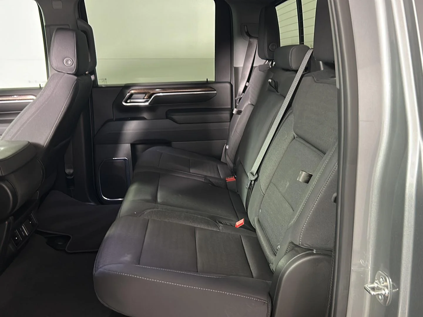 Used 2025 Sterling Metallic GMC SLE image 16