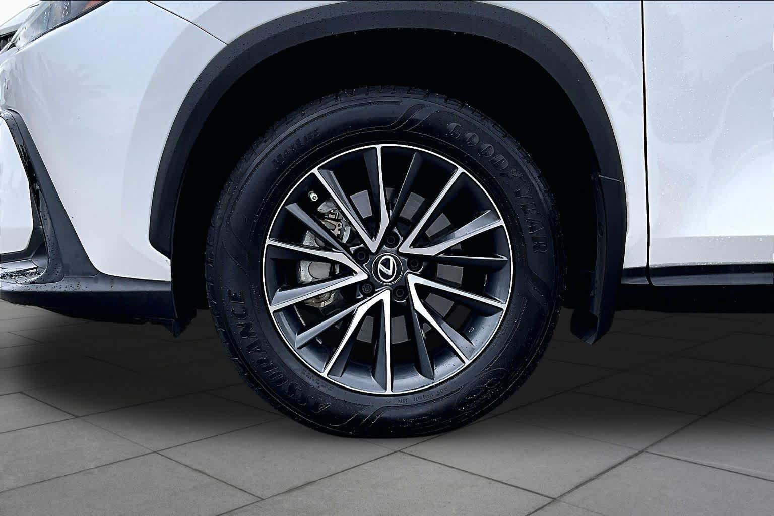 Used 2022 Eminent White Pearl Lexus Premium image 10