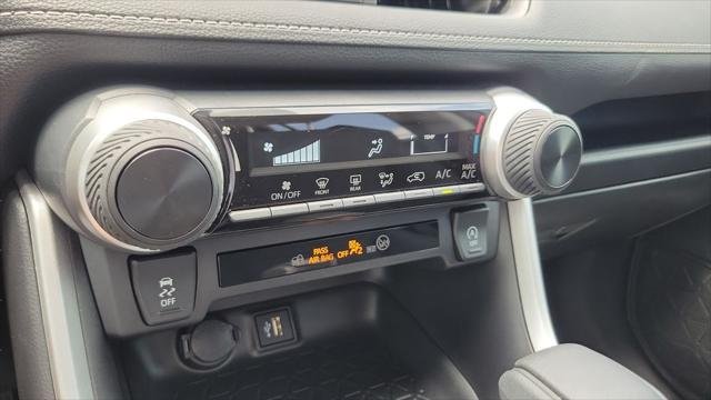 Certified Used 2025 MAGNETIC GRAY MET. Toyota  image 18