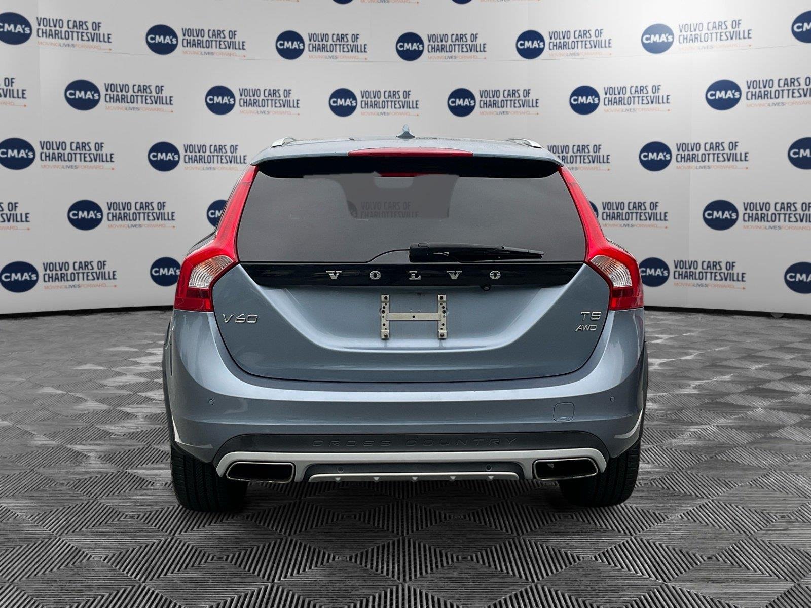 Used 2018 Mussel Blue Metallic Volvo T5PREMIER image 4