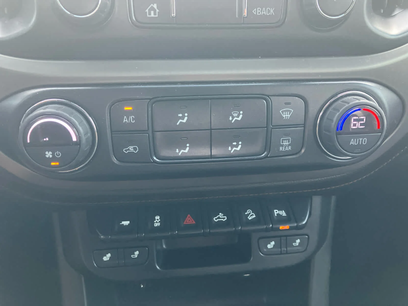 Used 2021 Summit White GMC 4WD AT4 w/Leather image 24