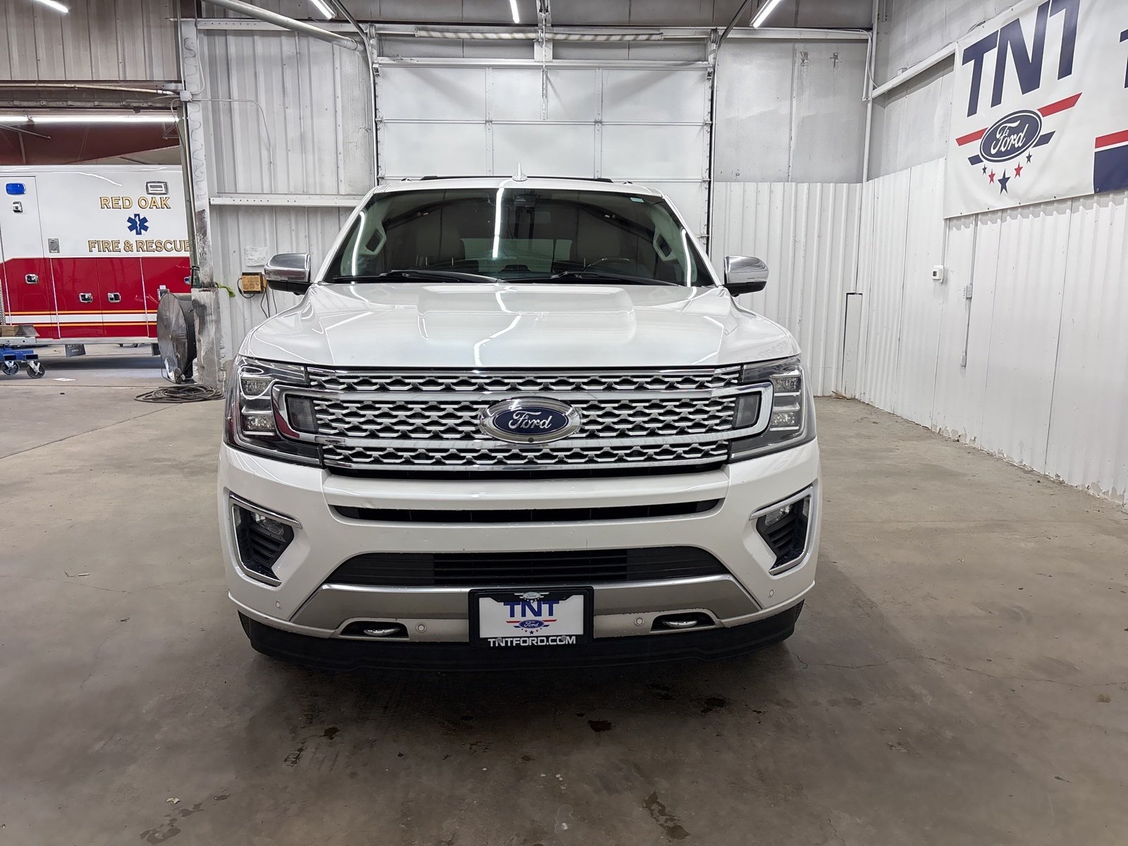 2019 Ford Expedition MAX Platinum photo 2
