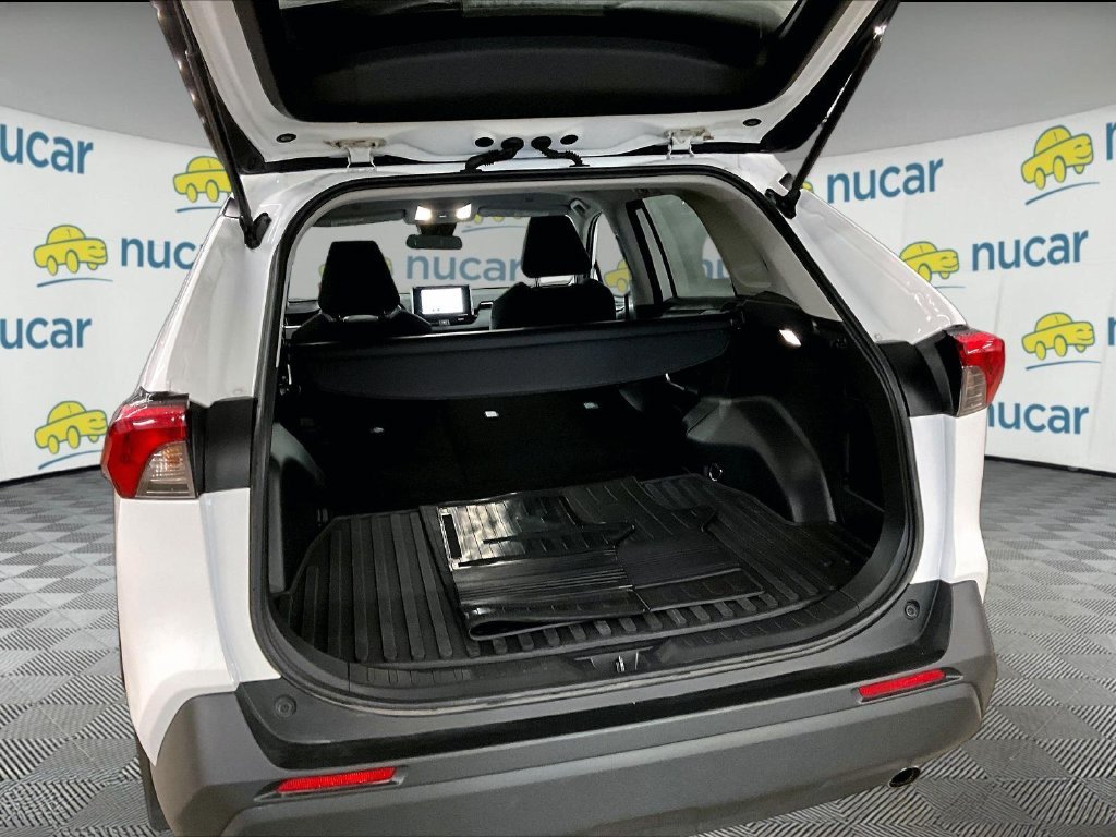 Used 2025 Ice Toyota LE image 34