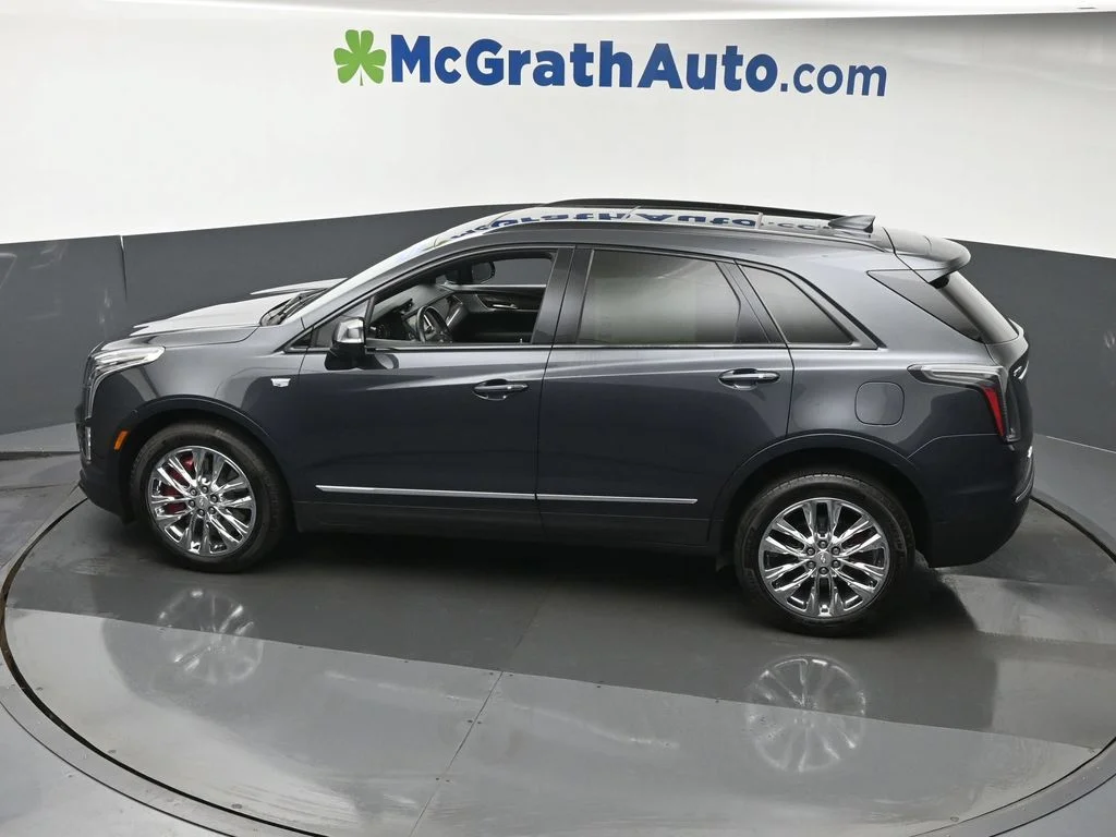 Used 2023 Green Cadillac Sport image 27