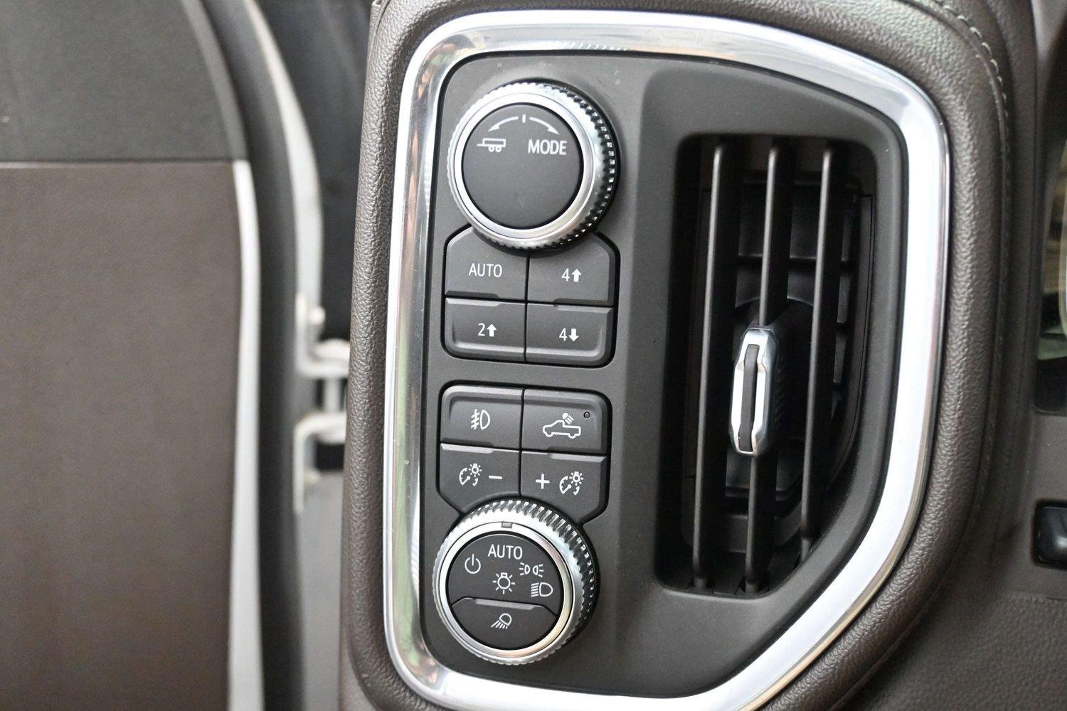 Used 2020 White Frost Tricoat GMC Denali image 21