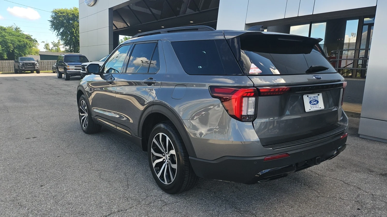 Used 2025 Gray Ford ST-Line 4WD image 3