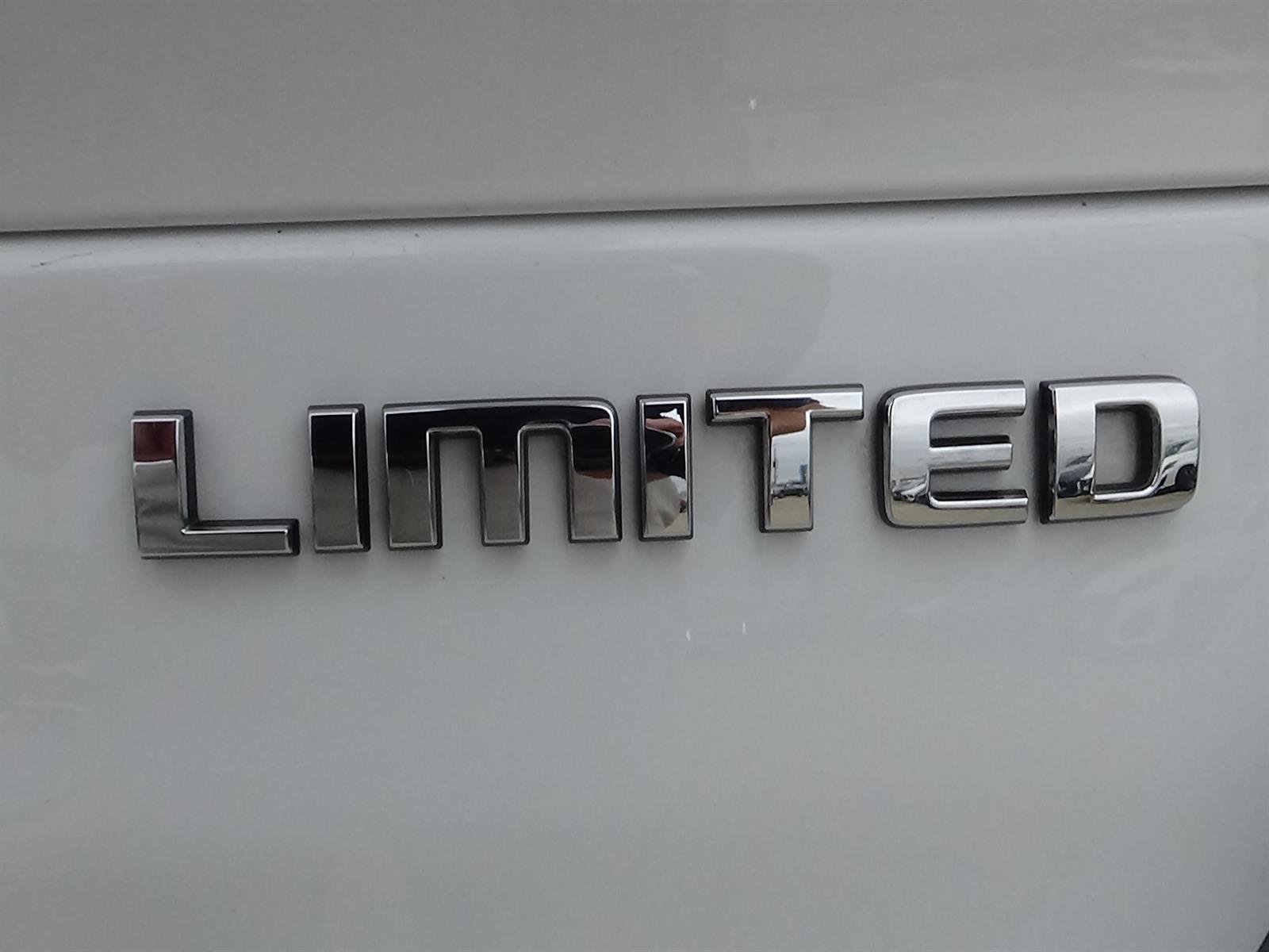 Used 2023 Bright White Clear Coat (pw7) Jeep Limited image 10