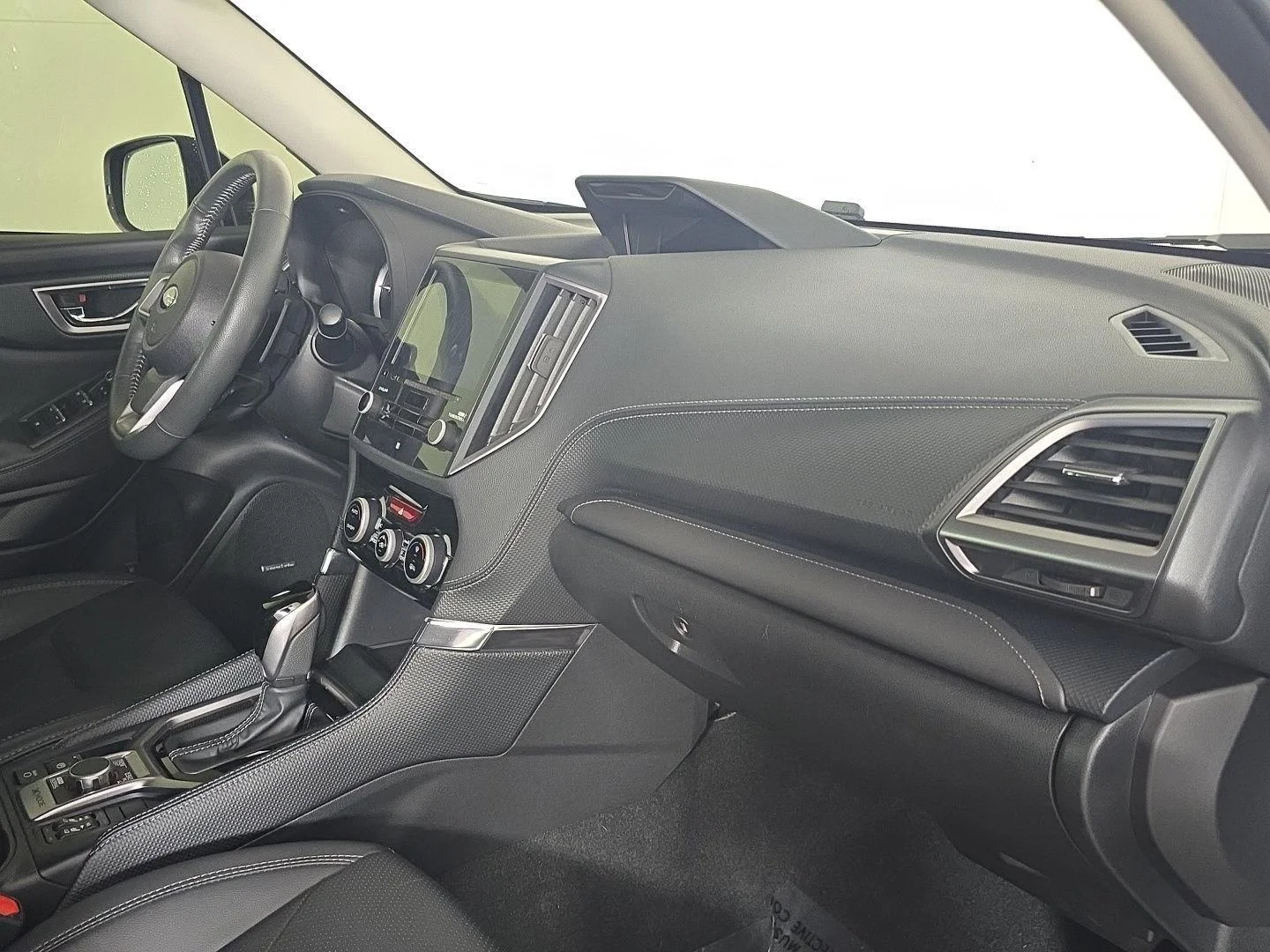 Used 2022 Crystal Black Silica Subaru Touring image 19