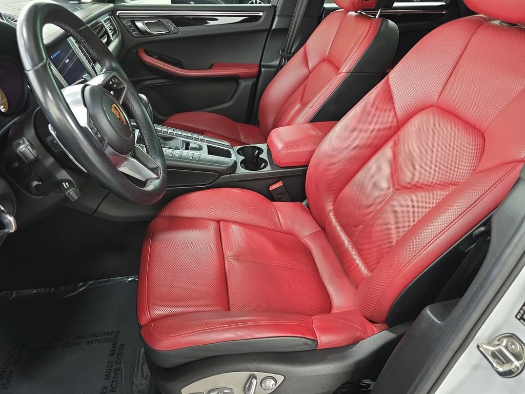 Used 2018  Porsche  image 5