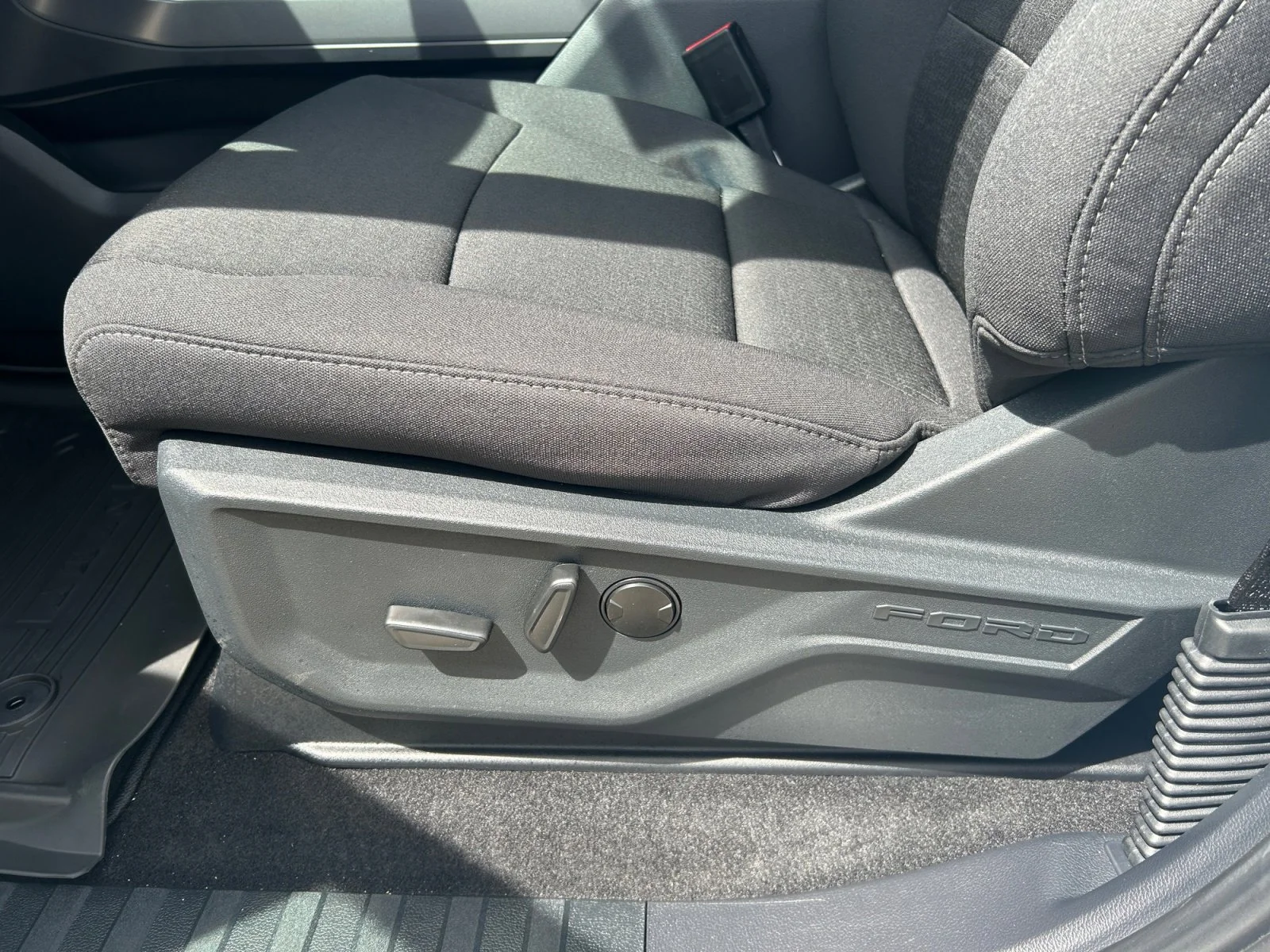 New 2026 Oxford White Ford XLT image 15