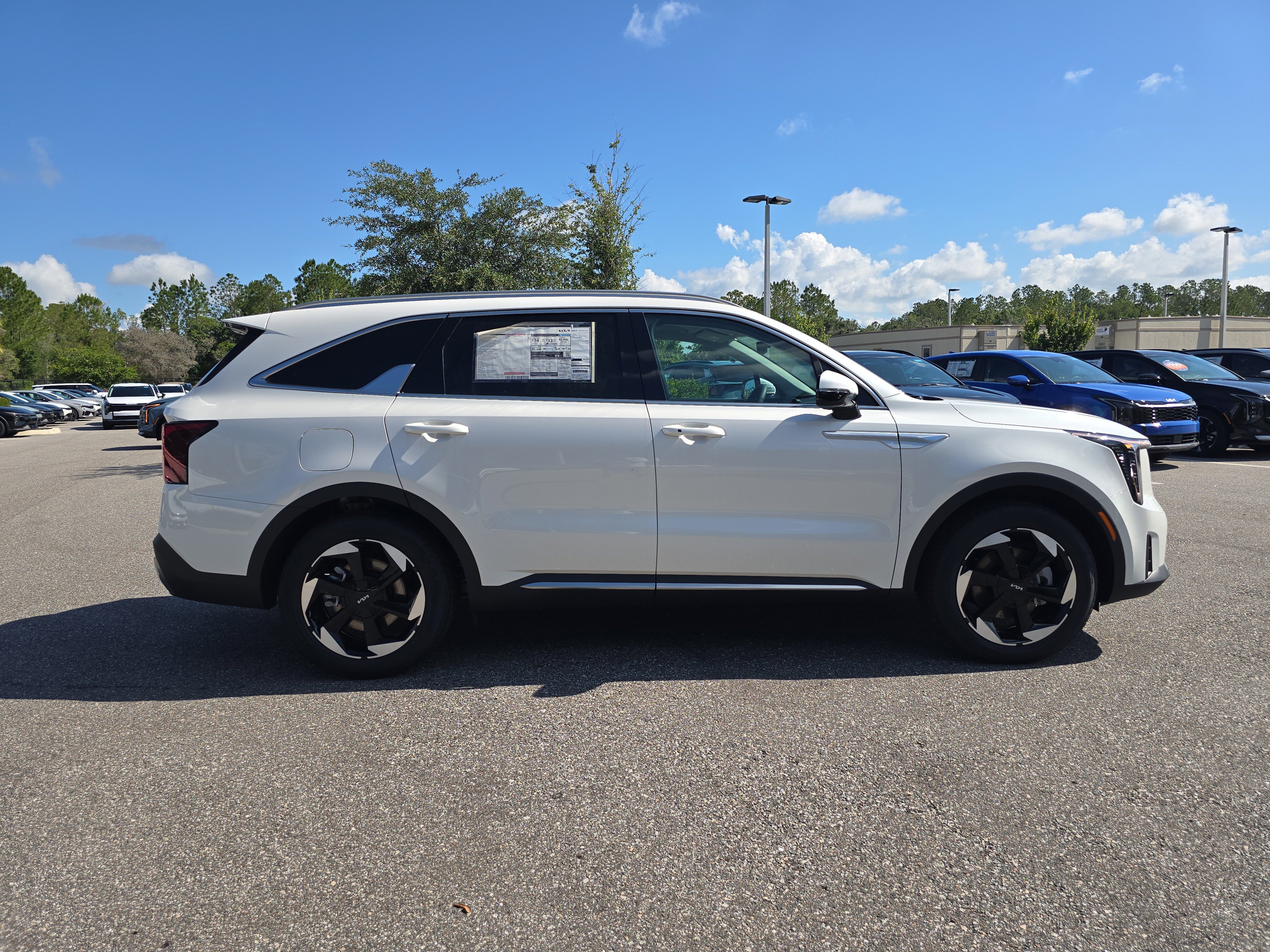 New 2026 Snow White Pearl Kia EX AWD image 9