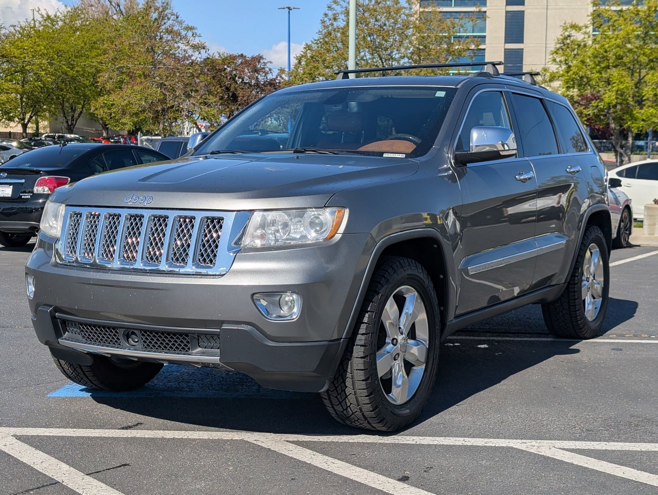 Used 2011 Mineral Gray Metallic Jeep Overland Summit image 8