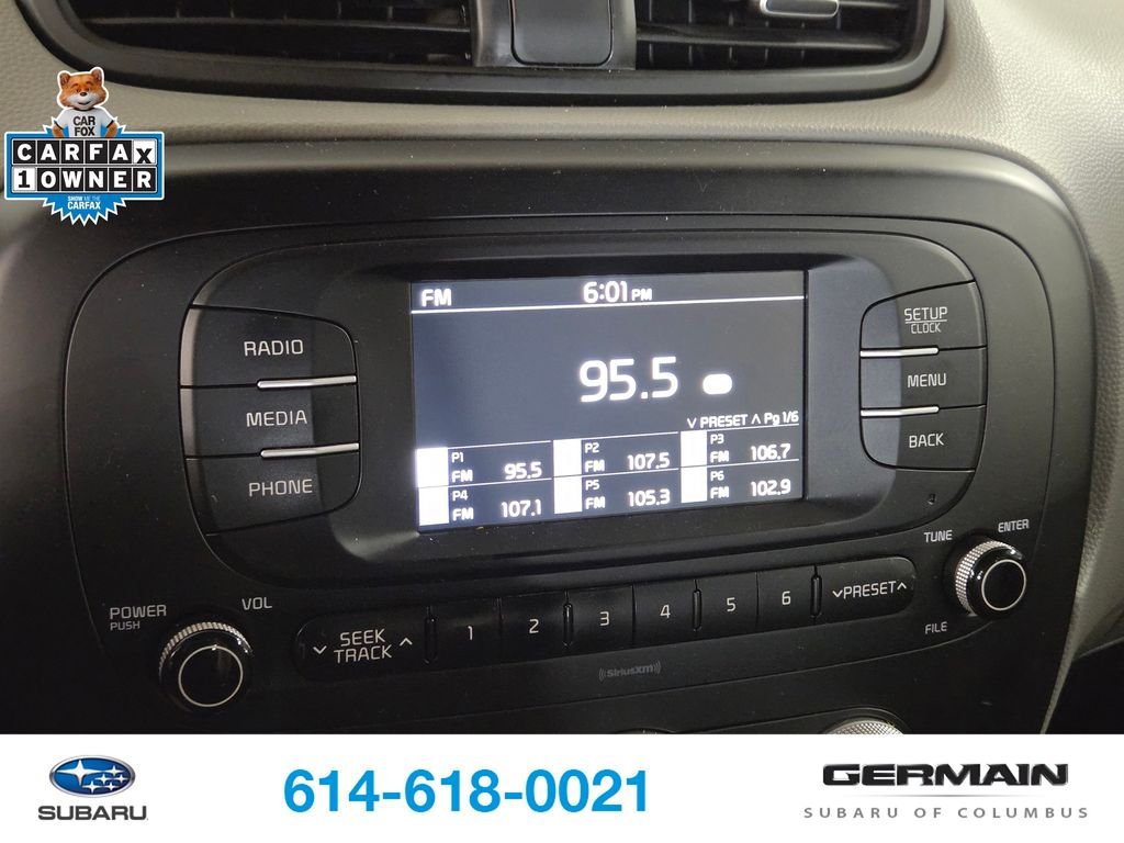 Used 2017 White Kia Base image 23