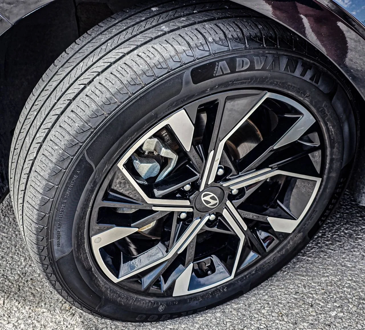 Used 2024  Hyundai SEL image 9
