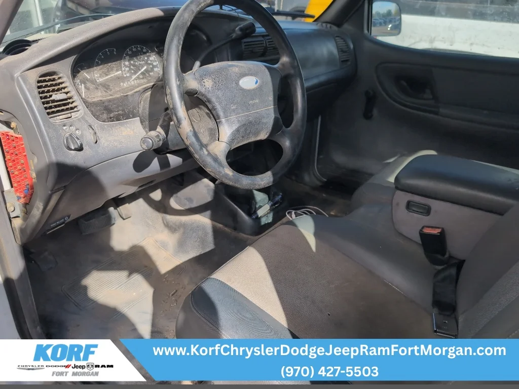 Used 2001 White Ford  image 1