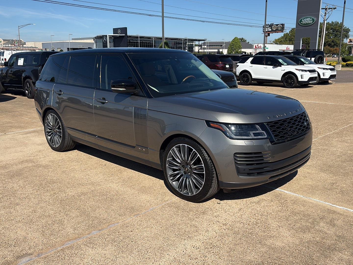 Used 2019 Silicon Silver Premium Metallic Land Rover Autobiography image 4