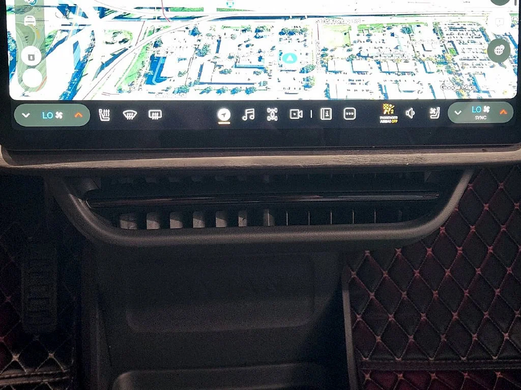 Used 2025  Rivian Adventure Dual Motor Max Pack image 18