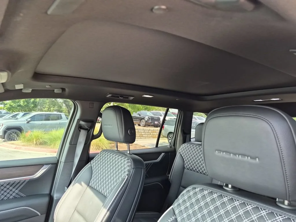 2026 GMC Acadia Denali - Photo 29