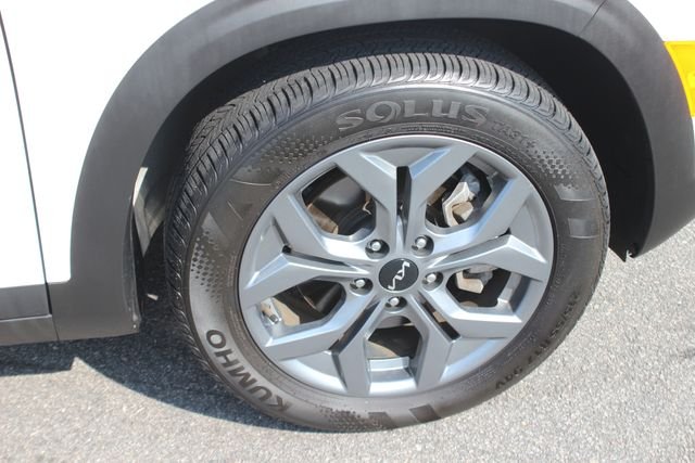 Used 2024 White Kia S image 36