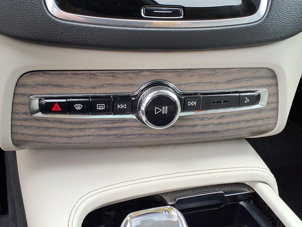 Used 2023 Gold Volvo Ultimate image 19