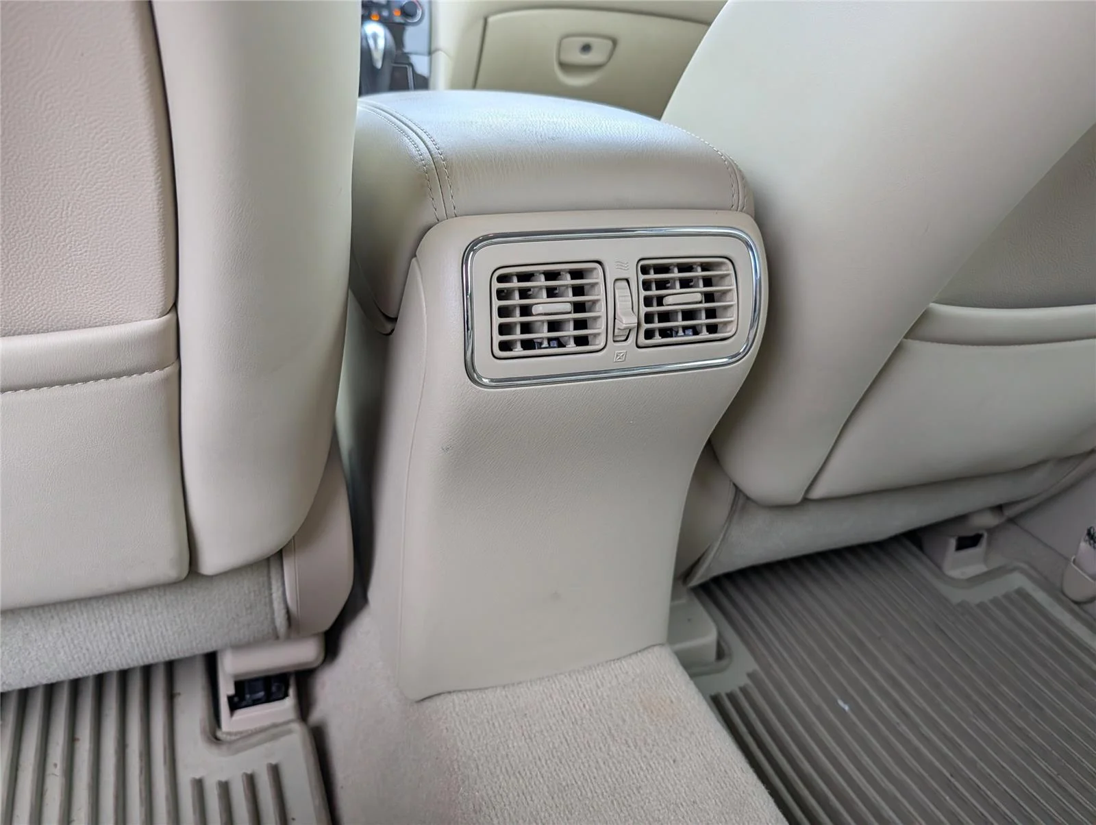 Used 2017 Majestic White INFINITI RWD image 25