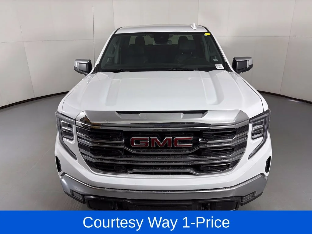 Used 2025 Summit White GMC SLT image 4