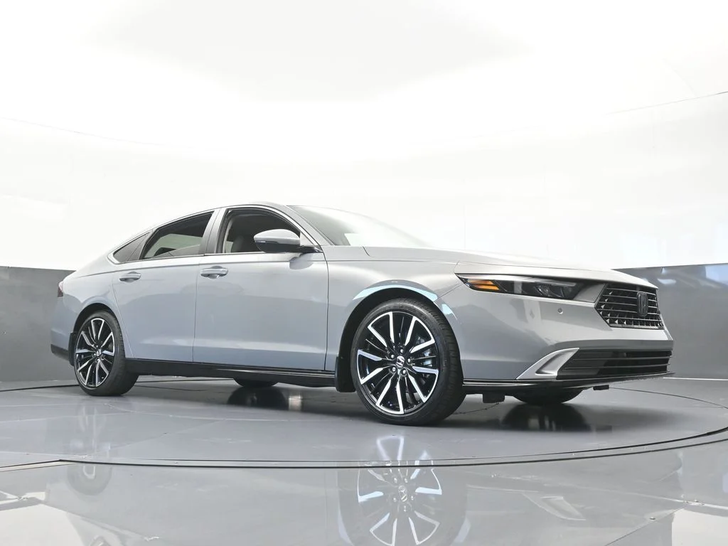 Used 2024 Solar Silver Metallic Honda Touring image 59