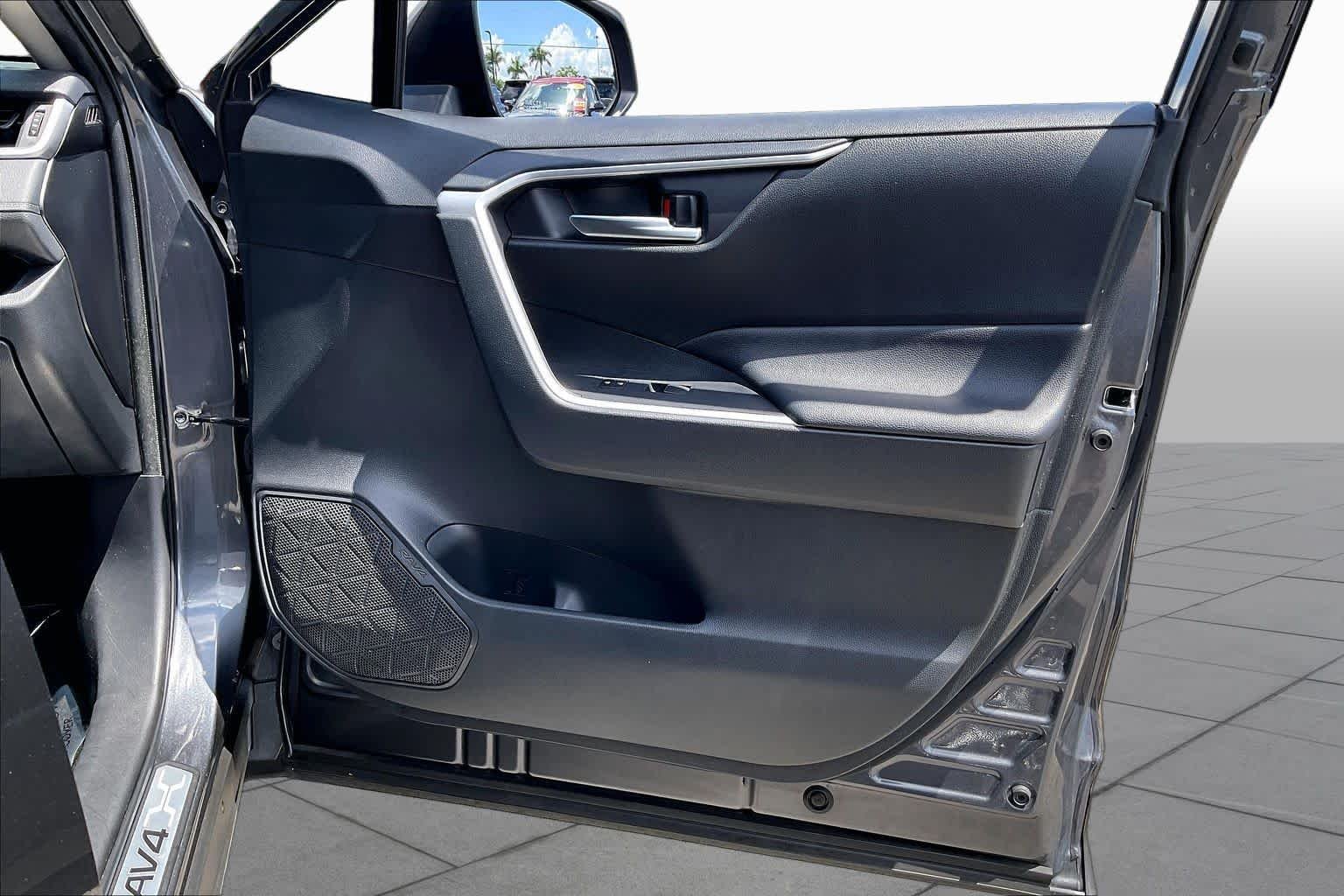 Used 2020 Magnetic Gray Metallic Toyota XLE Premium image 24