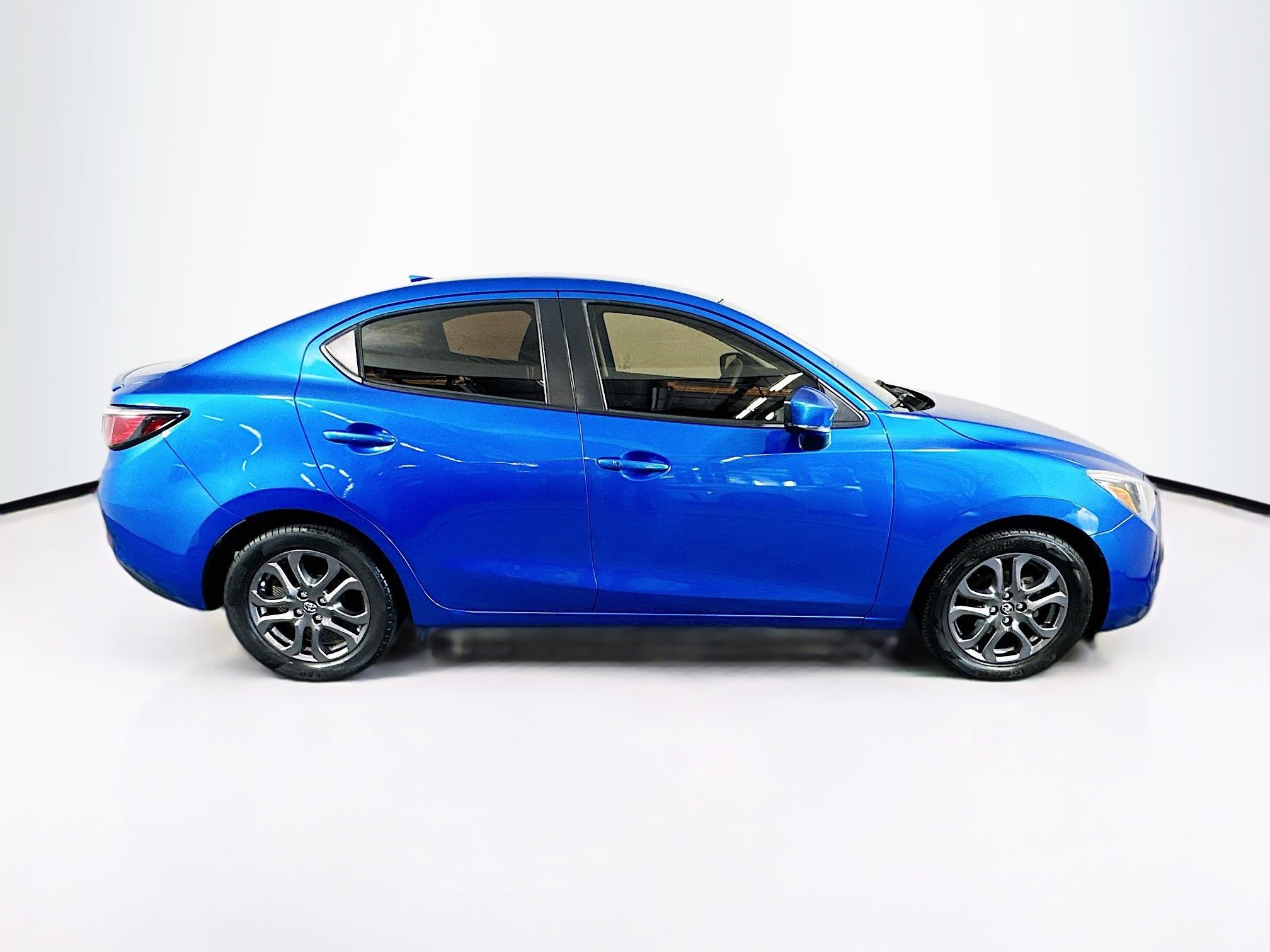 Used 2020 Toyota Yaris LE with VIN 3MYDLBYV2LY709304 for sale in Coconut Creek, FL