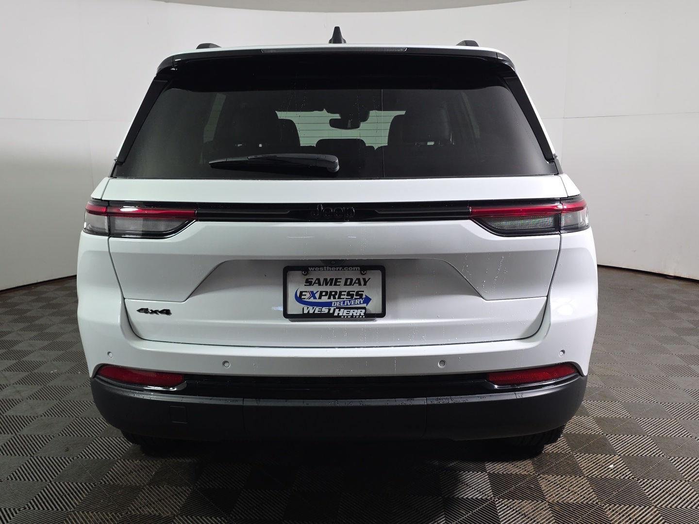 Used 2024 Bright White Clearcoat Jeep Altitude X image 10