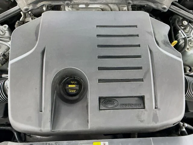 Used 2021 Silver Land Rover SE image 30