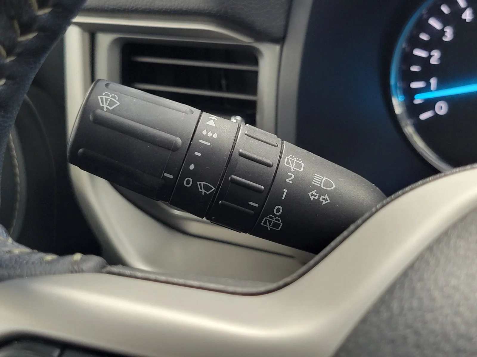 Used 2024 Gray Ford XLT image 17