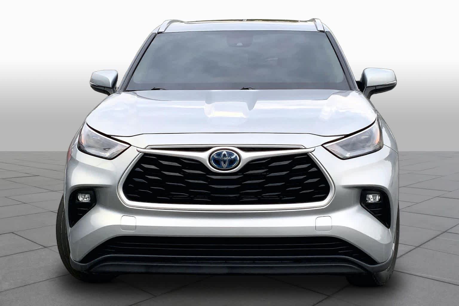 Used 2023 Celestial Silver Metallic Toyota Hybrid XLE image 4