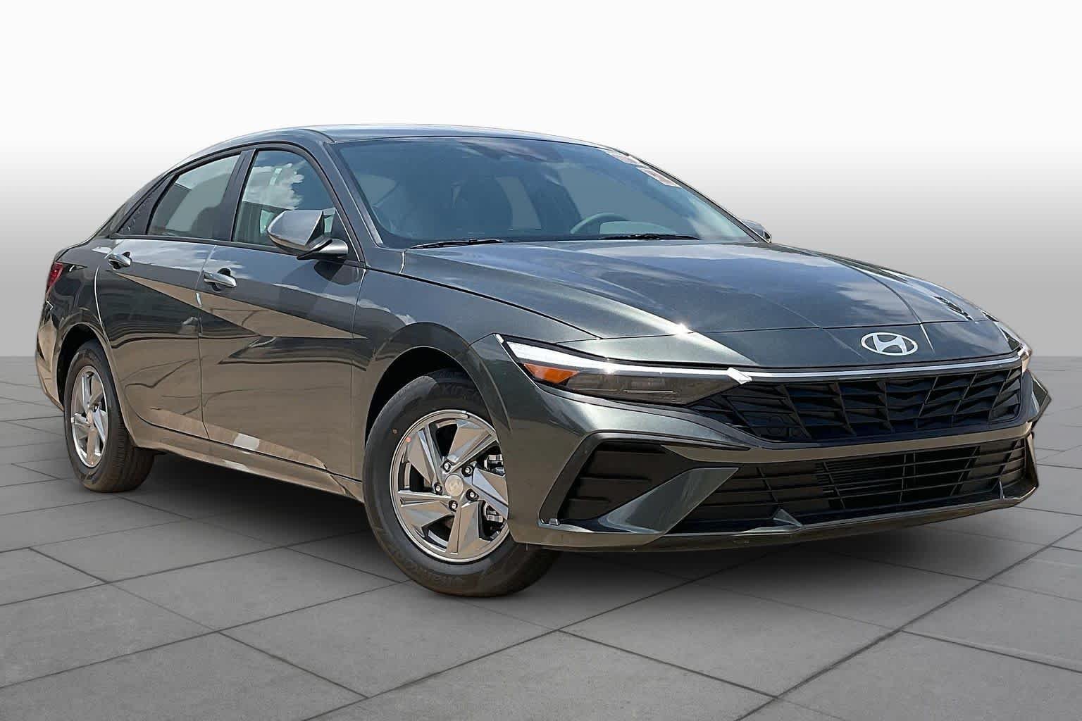 Used 2026 Amazon Gray Hyundai SE image 3