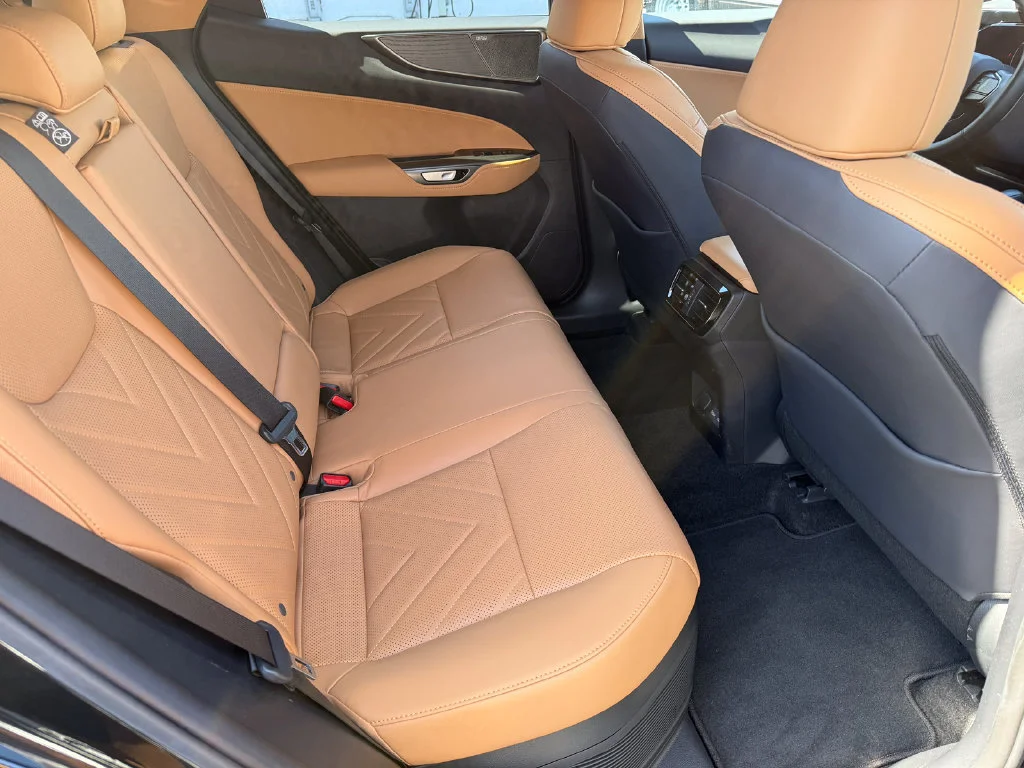Used 2025  Lexus NX 350h Luxury image 17