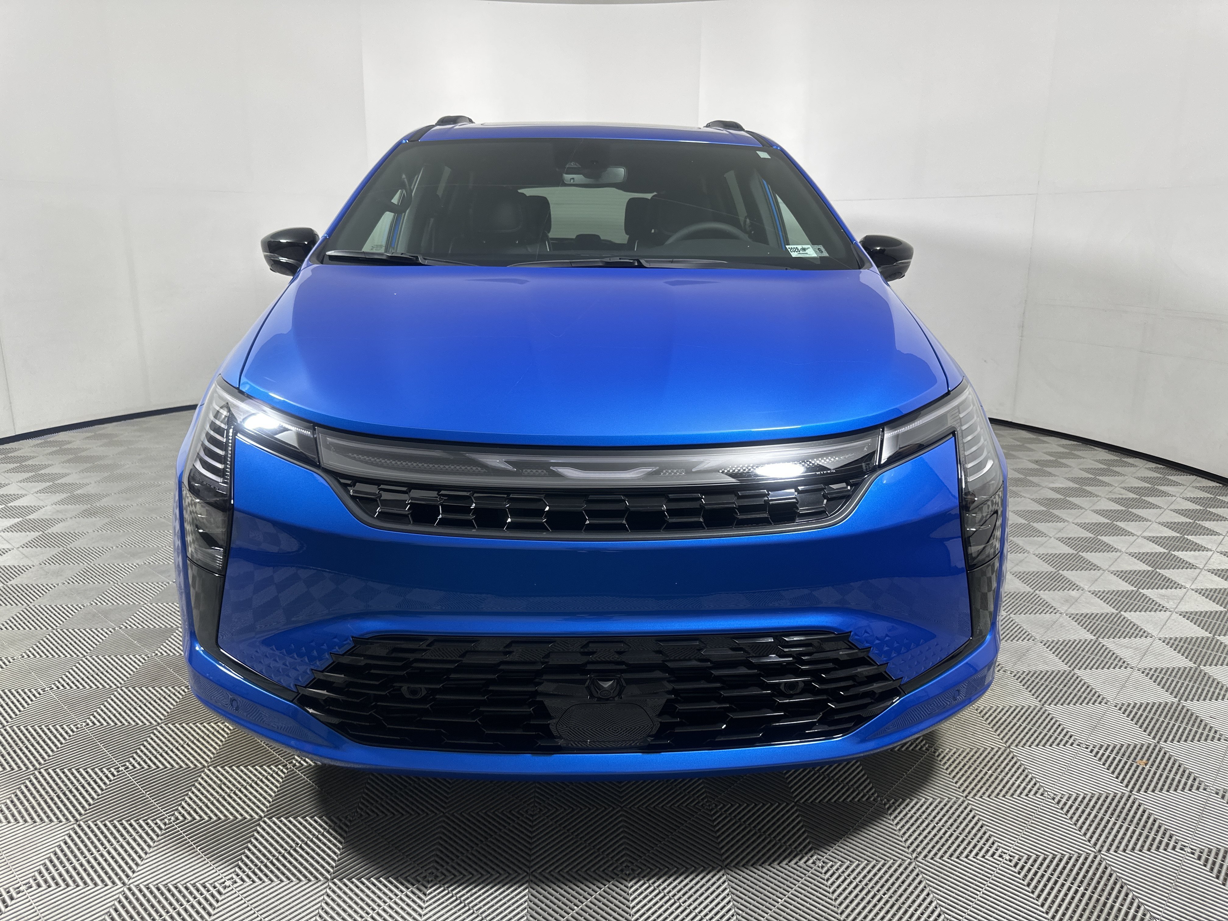 New 2027 Hydro Blue Pearl-Coat Exterior Paint Chrysler Limited image 2