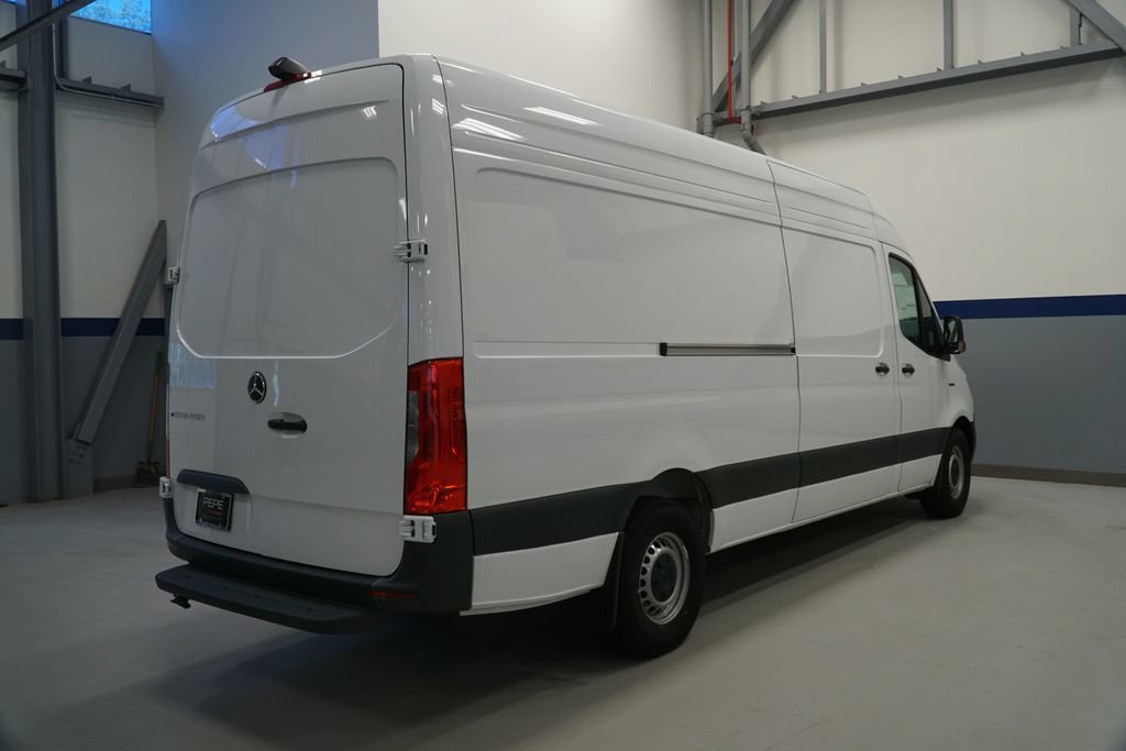 New 2025 Arctic+White Mercedes-Benz Cargo 170 WB image 24