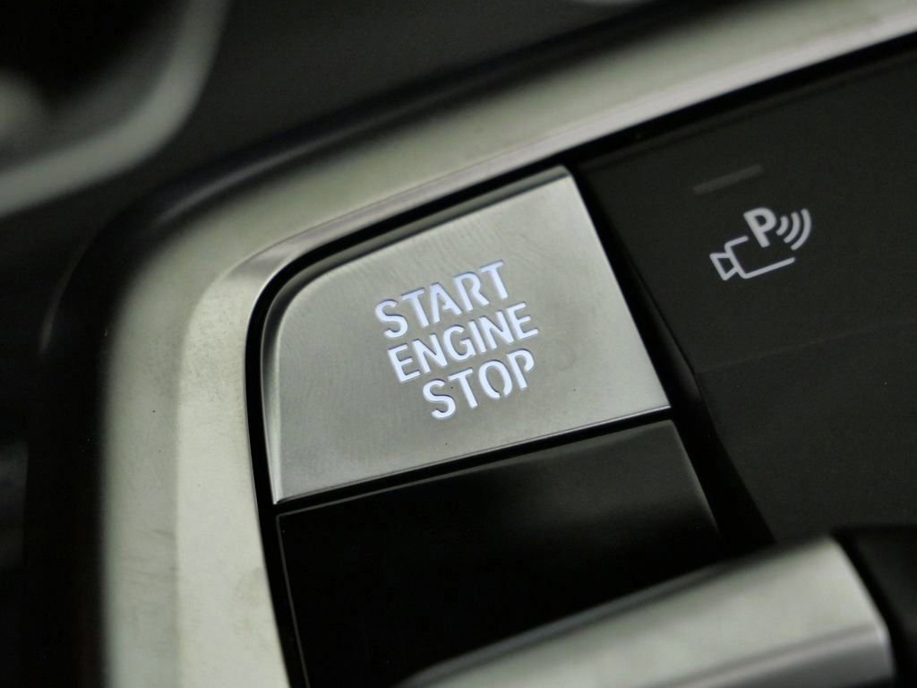 Used 2026 Space Silver Metallic BMW xDrive28i image 47