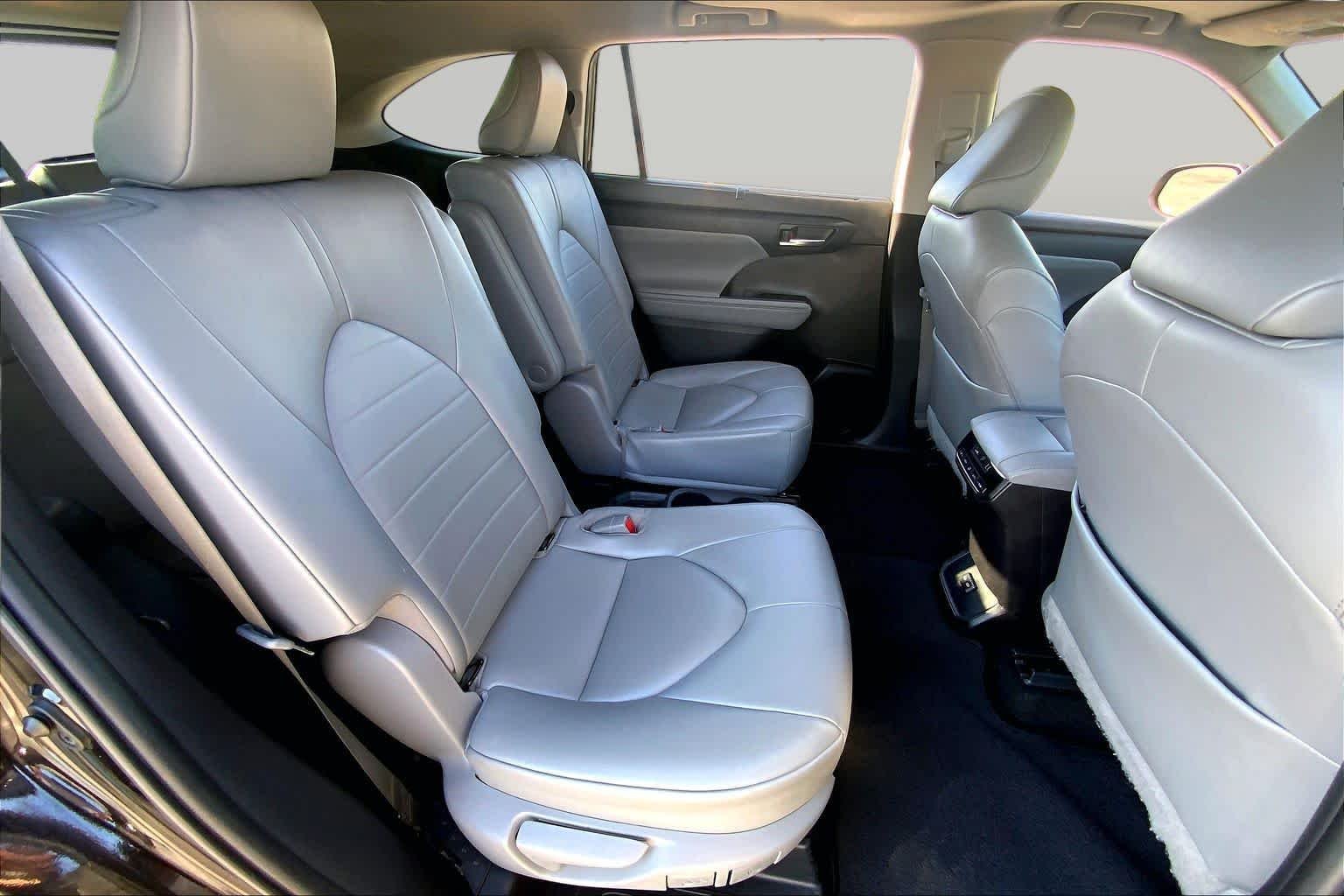 Used 2022 Opulent Amber Toyota XLE image 36
